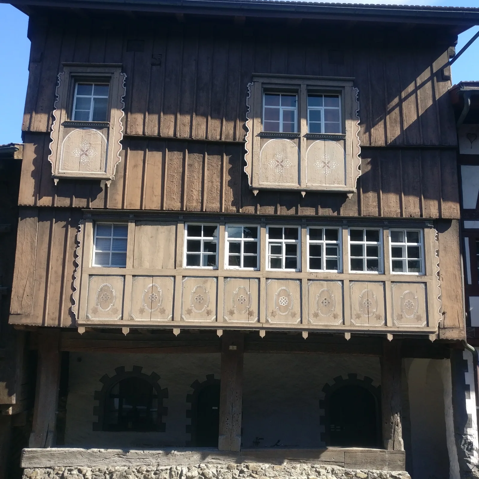 Bildpanorama eines typisches Schweizer Haus in Werdenberg (St. Gallen)